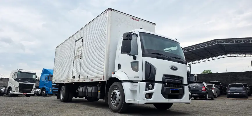 FORD CARGO 1519 2012/13 4x2 8.65comp. 858.277km 7D44, foto 1 de 39