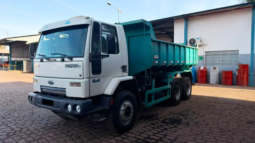 Ford Cargo 2622 2010/10 6x4 164.998km 9E53, foto 1 de 9