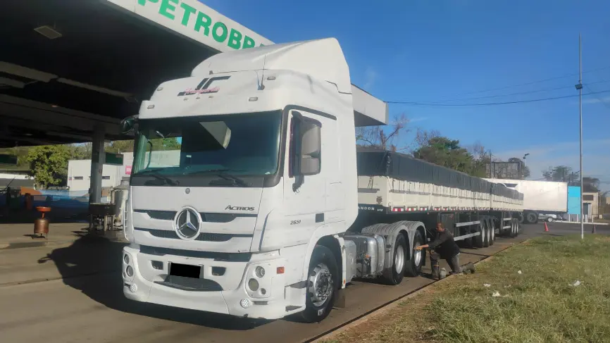 Mercedes Actros 2651 2019/20 6x4 586.186km Completo 7C77, foto 1 de 12