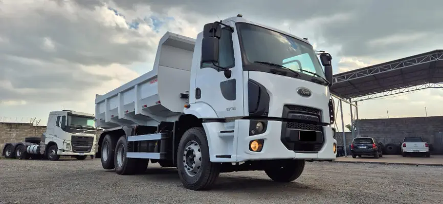 FORD CARGO 1731 BRANCO 2018/19 6x2 9933, foto 1 de 12