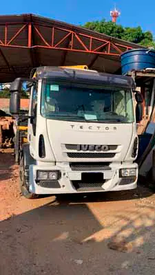 IVECO TECTOR 240E25 6x2 2010/10 201.300km 20toneladas munck 7D17