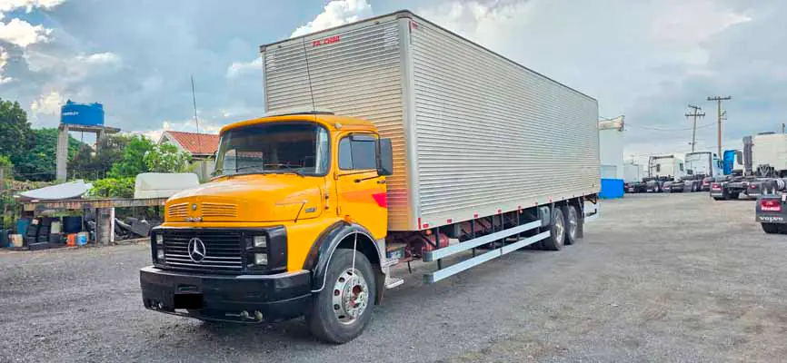 MERCEDES L 1517 6X2 1986/87 11.30mt. 2.60 alt 2.50larg REDUZIDO 237.197km 5I77